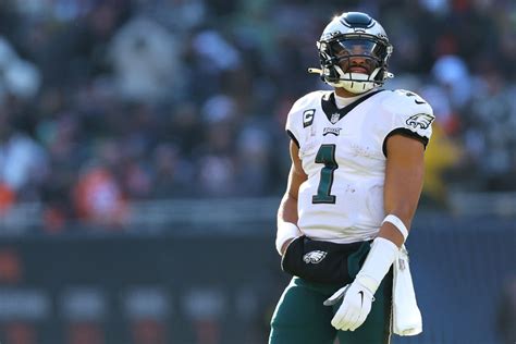 Jalen Hurts injury: Status uncertain for Eagles vs. Cowboys