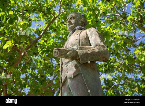 Captain cook monument hawaii hi-res stock photography and images - Alamy