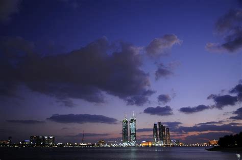 Skyline Abu Dhabi at Night (1) | Abu Dhabi | Pictures | United Arab Emirates in Global-Geography