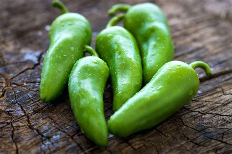 Jalapeño Pepper Guide: Heat, Flavor, Uses - PepperScale