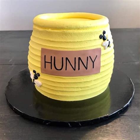 Winnie the Pooh hunny pot cake | Pot cakes, Winnie the pooh cake, Cake