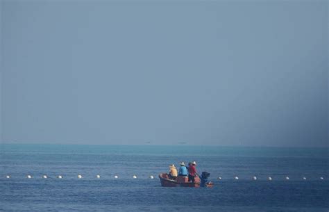 Philippine Coast Guard removes ‘floating barrier’ at disputed reef — Radio Free Asia