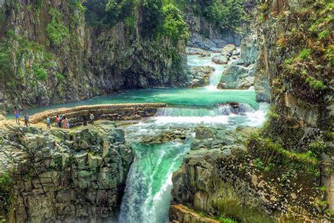 5 Breathtaking Waterfalls In Kashmir To Visit At Least Once