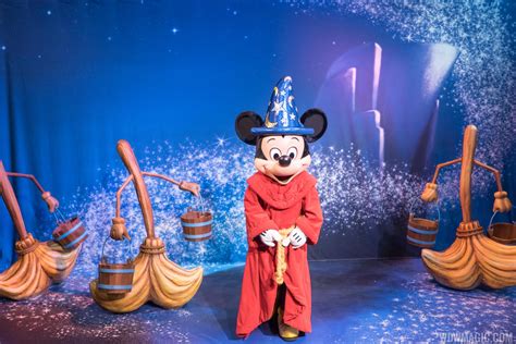 PHOTOS - Mickey Mouse meet and greet moves to new set at Disney's Hollywood Studios