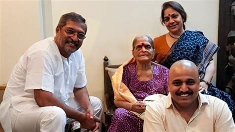 Famous Actor Nana Patekar With His Mother, Wife, and Son | Father | Biography | Life Story - YouTube