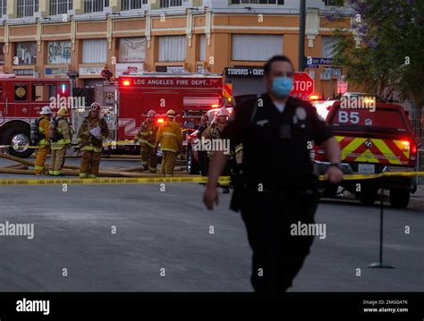 Los Angeles Fire Department firefighters respond to a structure fire ...