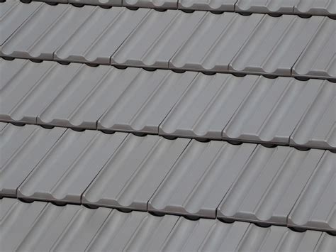 TECHNICA-10 FLAT ROOF TILE | PLAIN COLOUR MID GREY da Tejas Borja | Archello