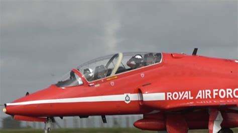 Red Arrows RAF Scampton Airshow 2017 - YouTube