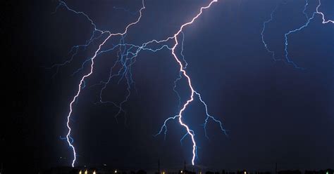 Thunderstorms with heavy rain and lightning moving into Northern Nevada