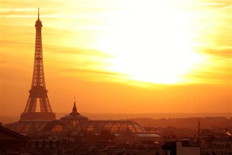 Download Man Made Eiffel Tower HD Wallpaper