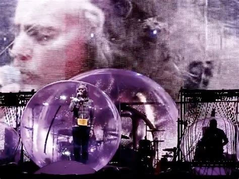 See Flaming Lips Stage ‘Space Bubble’ Concert in Oklahoma City ...