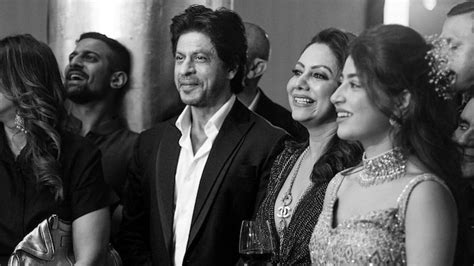 Shah Rukh Khan, Gauri Khan are all smiles in epic pic from Alanna ...