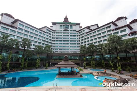 Sedona Hotel Yangon Review: What To REALLY Expect If You Stay