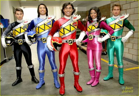 Tokusatsu Ecuador: Promos de Power Rangers Dino Charge