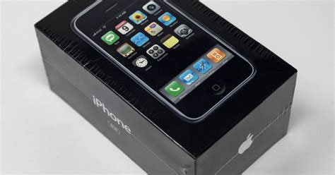 A first-generation iPhone is expected to go for $50,000 at auction - CBS Pittsburgh