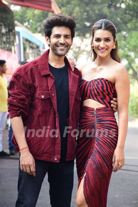 Kartik Aaryan, Kriti Sanon and others celebs snapped promoting upcoming ...