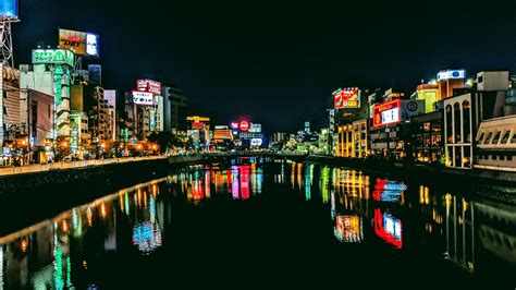 Canal through Fukuoka. Probably my second favorite city in Japan. : japanpics