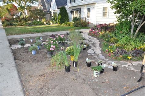 Making a Grassless Front Yard | Front yard, Garden yard ideas, Mulch landscaping