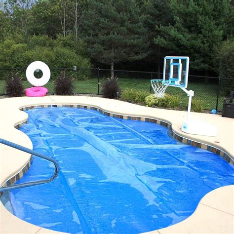 5 Best Solar Pool Covers for Hot Tubs, In-Ground Pools and More