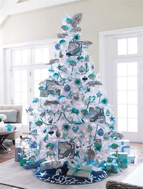 48 Stunning White Christmas Tree Ideas To Decorate Your Interior | Weißer weihnachtsbaum, Blaue ...