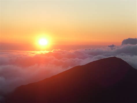 Mt. Haleakala sunrise Maui, HI i think I need to experience this again soon! | Haleakala sunrise ...