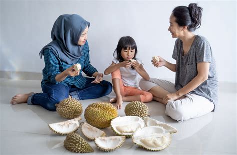 Terlalu Sering Makan Durian Secara Berlebihan, Cek Dampaknya Disini | YesDok