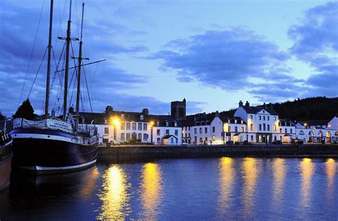 Harbour of Inveraray at Loch Fyne, … – License image – 71180651 lookphotos