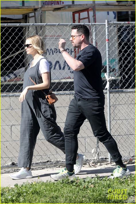 Carey Mulligan Cradles Her Baby Bump While Getting Coffee with a Friend: Photo 4890886 | Carey ...