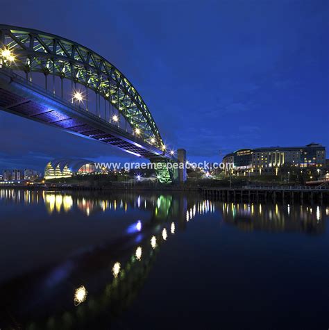 The Tyne Bridge at night, Newcastle upon Tyne, Tyne and Wear ...