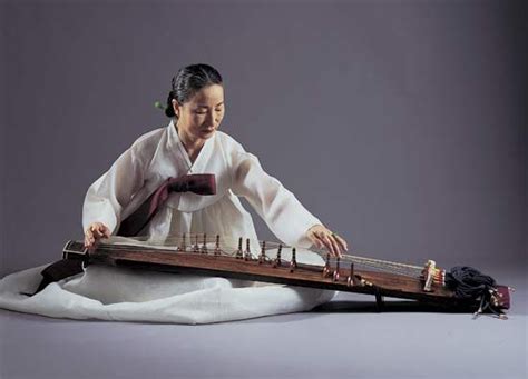 Kayagŭm | musical instrument | Britannica.com