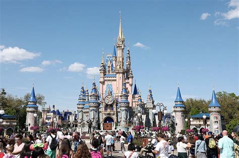 Ex-Disney Intern Arrested for Threatening to Blow Up Castle