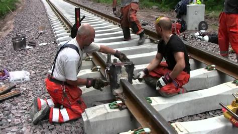 Railroad thermite welding - YouTube