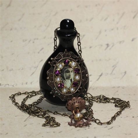 potion bottle necklace by BlackBaccaraCurio | Geeky jewellery, Bottle ...