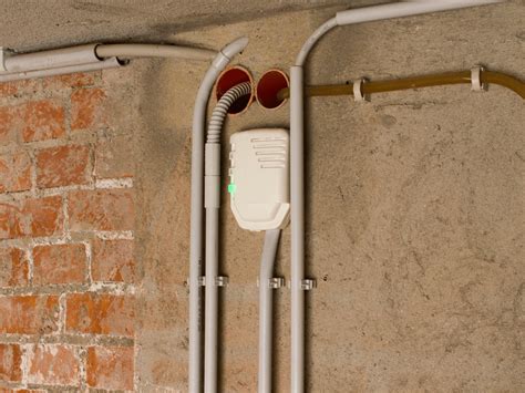 The Benefits of Having a Water Leak Detector at Home - UrbanMatter