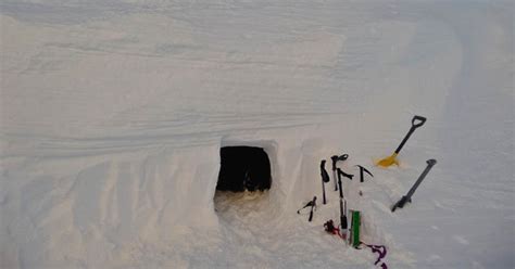 How to Build a Snow Cave For Winter Survival