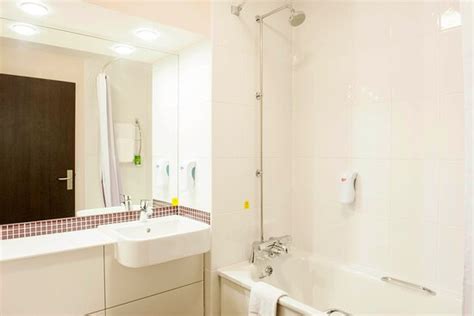 PREMIER INN BATH CITY CENTRE HOTEL $103 ($̶1̶3̶3̶) - Updated 2022 Reviews - England