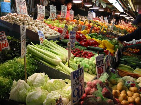 Datoteka:Fruits and Vegetables at Pike Place Market.jpg - Wikipedija