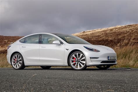 Tesla Model 3 Performance (2020) | Reviews | Complete Car