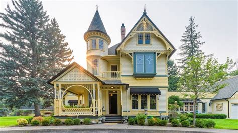 Victorian House Origin and Architecture Style