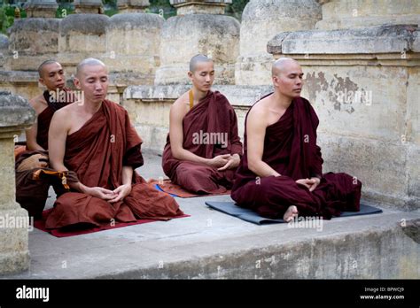 Buddhist Monks in deep meditation at the Mahabodhi Temple, Bodhgaya ...