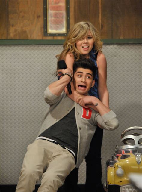 NickALive!: Nickelodeon And "iCarly" Star Jennette McCurdy Talks About Sam Puckett's Favourite ...