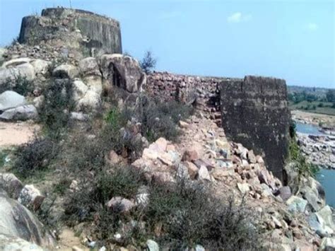 Amazing Ratangarh fort built middle Ken river half UP and half in MP 20 ...