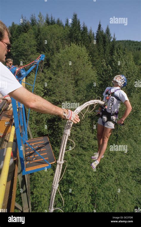 Bungy jump safety hi-res stock photography and images - Alamy