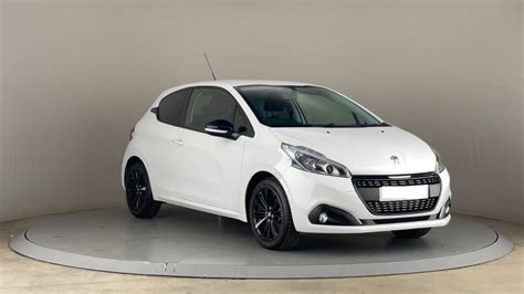 Peugeot 208 review from CarShop