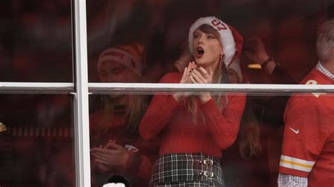 Taylor Swift celebrates Christmas by watching Travis Kelce play | CTV News