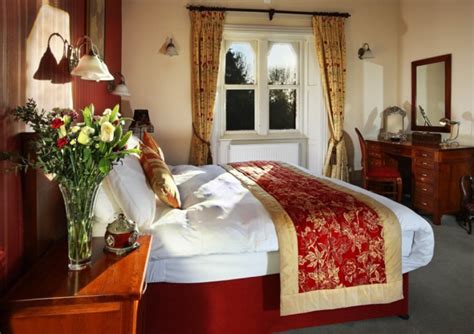 Stay in the historic community of Chichester Cathedral - Discover Britain