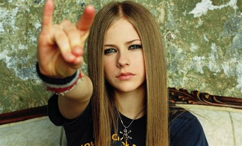 Avril lavigne's videoclips Bracket - BracketFights