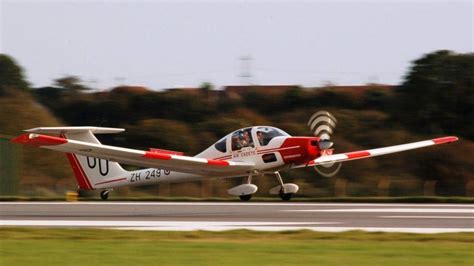 Air cadet gliding scrapped at St Athan and Swansea - BBC News