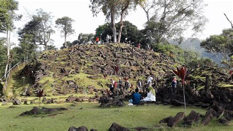 ~: Gunung Padang Megalithic Site, Karyamukti, Cianjur