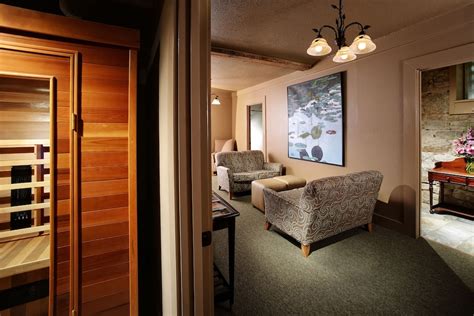 The Crescent Hotel and Spa, Eureka Springs: $139 Room Prices & Reviews ...